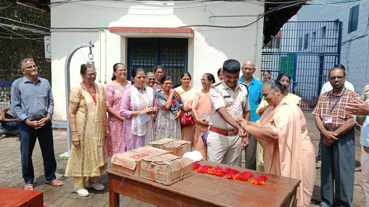 “ಜಿಲ್ಲಾ ಕಾರಾಗೃಹದಲ್ಲಿ ಪಿಎಂಐ ಮಂಗಳೂರು ಘಟಕದಿಂದ ರಕ್ಷಾಬಂಧನ ಆಚರಣೆ” ಬಂಧಿಗಳಲ್ಲಿ ಸಹೋದರತ್ವ, ಗೌರವ ಹಾಗೂ ಭರವಸೆಯ ಸಂದೇಶ ಸಾರಿದ ರಾಖಿ ಹಬ್ಬ.