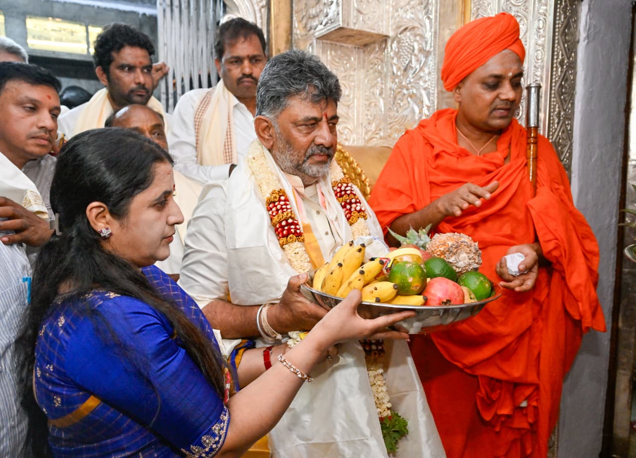 ಕೊಪ್ಪಳದ ಗವಿಸಿದ್ದೇಶ್ವರ ಮಠದ ಶ್ರೀ ಅಭಿನವ ಗವಿಸಿದ್ದೇಶ್ವರ ಸ್ವಾಮೀಜಿಗಳು ಮೈಸೂರಿನ ಚಾಮುಂಡಿ ಬೆಟ್ಟದಲ್ಲಿ ನಾಡಹಬ್ಬ “ಮೈಸೂರು ದಸರಾ 2026” ಮಹೋತ್ಸವ ಉದ್ಘಾಟನಾ ಸಮಾರಂಭ.
